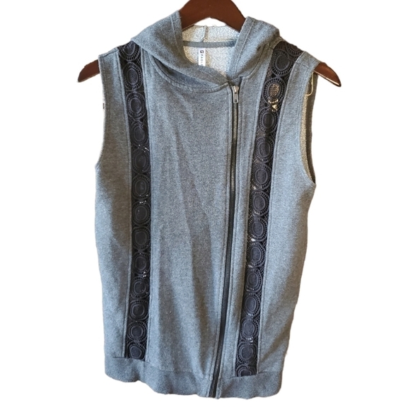 FABLETICS Heather Gray Asymmetrical Full Zip Hoodie Vest Size Small - Picture 1 of 6